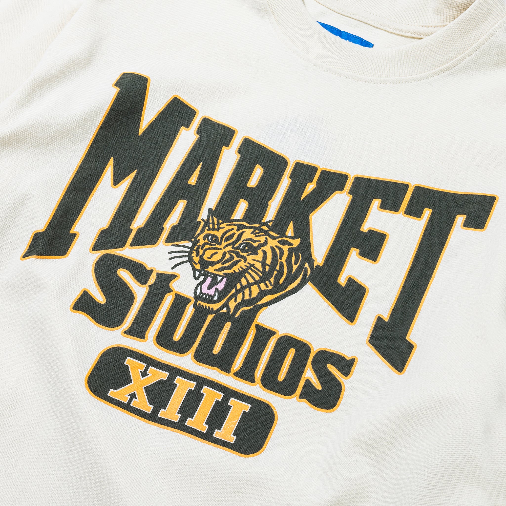 MARKET STUDIOS T-SHIRT